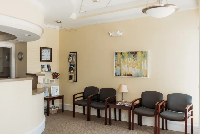 Foto: Sitio dental del paciente espera y recepción en Durham NC